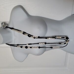 FRESH WATER PEARL BEADED NECKLACE